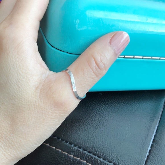 925 Sterling Silver Wavy Thumb Ring Any All Size - Picture 3 of 6